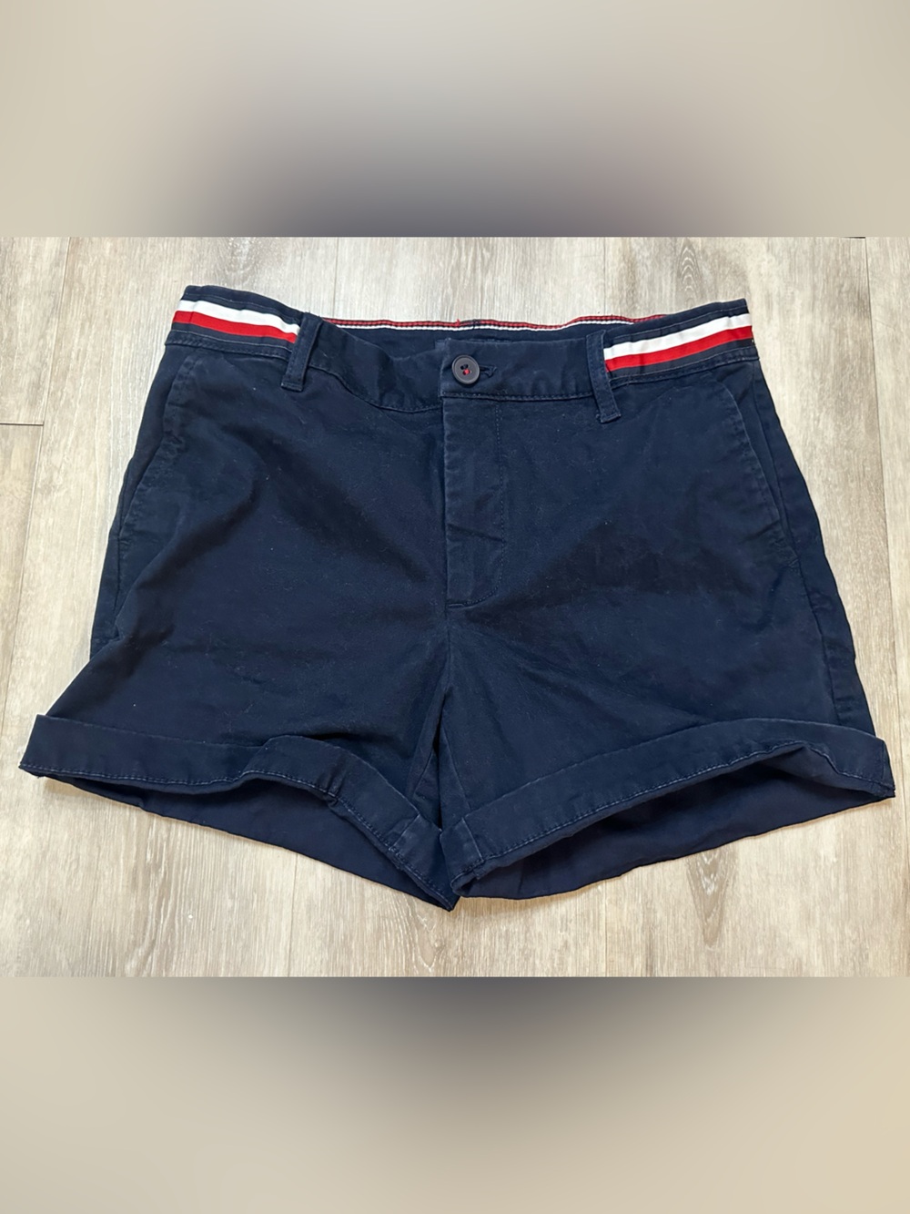 Women’s Tommy Hilfiger Navy Shorts, size 2